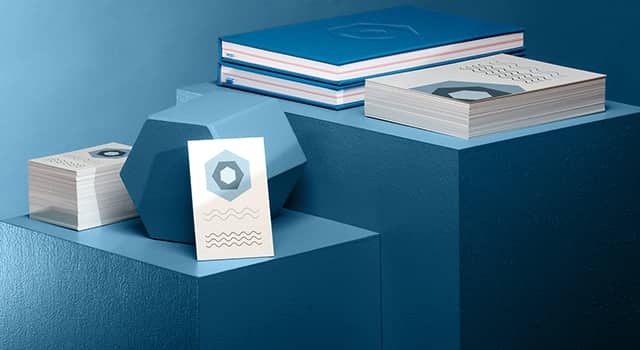 Cuadernos, folletos y tarjetas de visita personalizados en la solución de impresión de la empresa MOO